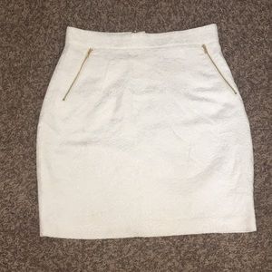 WHITE PATTERNED SKIRT